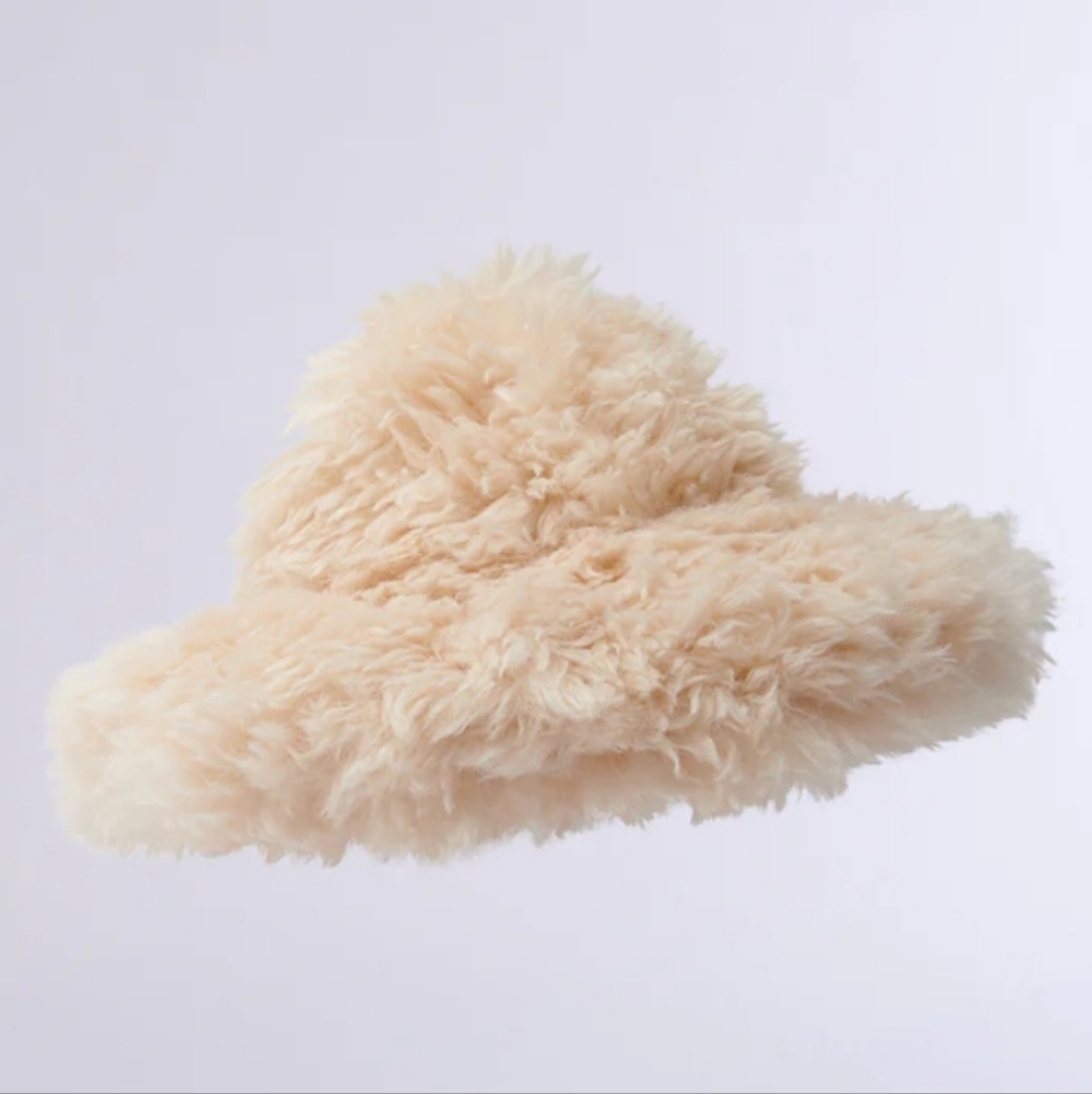 AKIRA Ultimate Fluff Bucket Hat - Picture 5 of 6